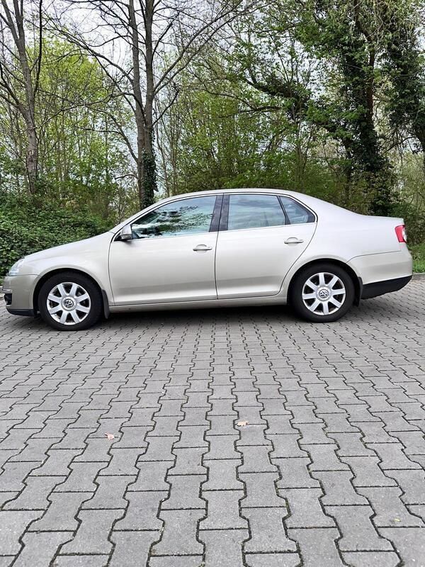Beige Gebraucht 2006 VW Jetta Comfortline Limousine | 6.300 € (Etwas zu teuer) - Bild 1/4
