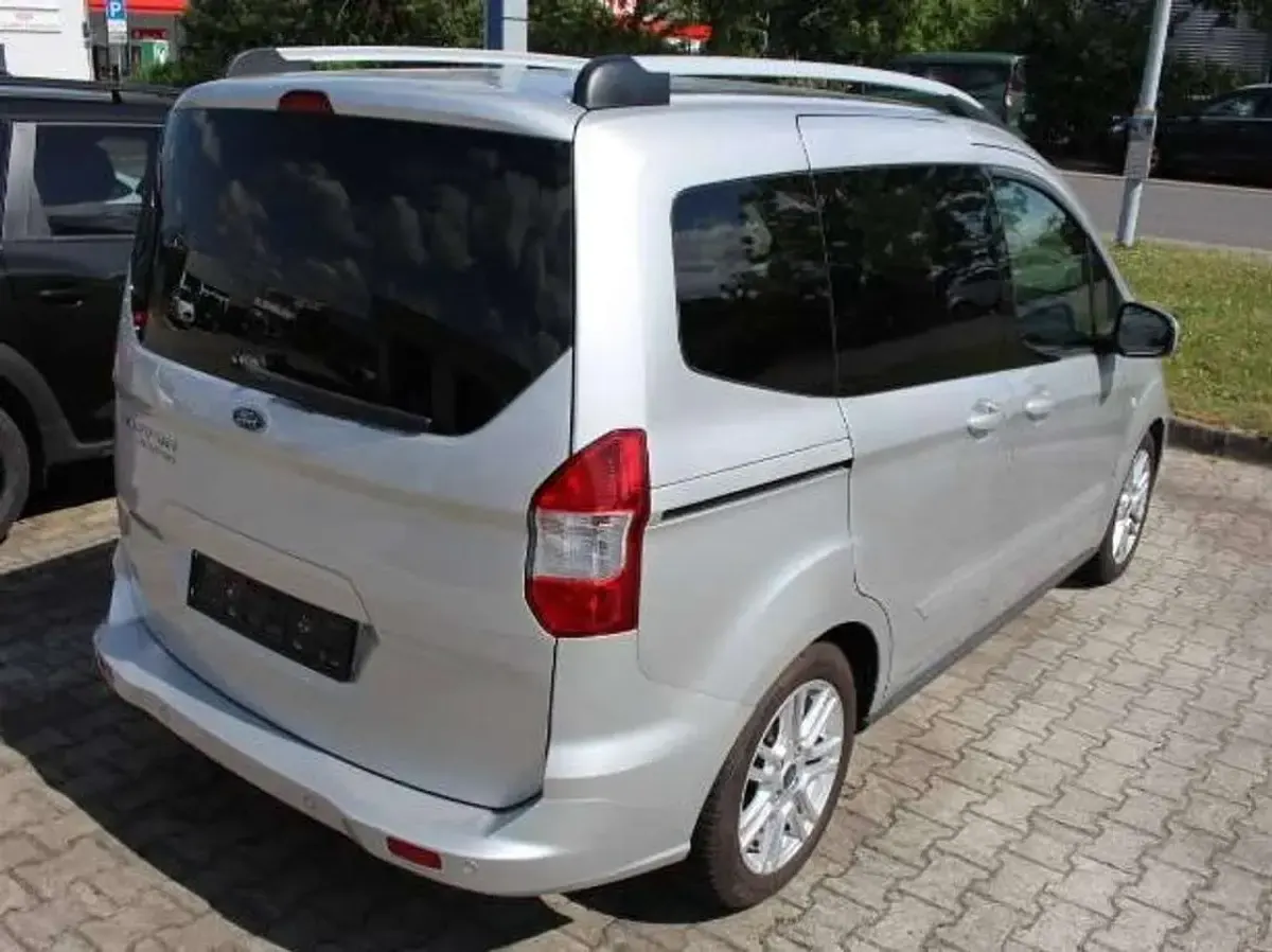 Gebraucht Ford Tourneo Courier S 101 PS (74 kW) 2019 Polarsilber Van / Kleinbus