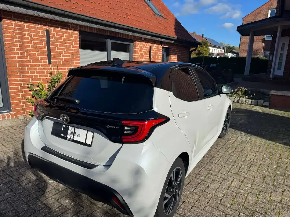 Gebraucht Toyota Yaris Hybrid 116 PS (85 kW) 2024 Weiß Kleinwagen