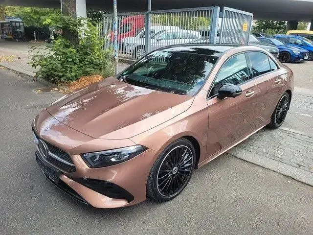 Gebraucht Mercedes A200 AMG 163 PS (119 kW) 2023 Rosegold Limousine