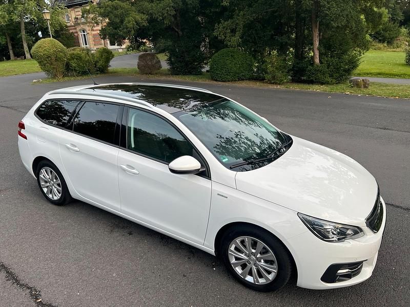 Weiß Gebraucht 2019 Peugeot 308 Style Kombi | 12.500 € (Fairer Preis) - Bild 1/4