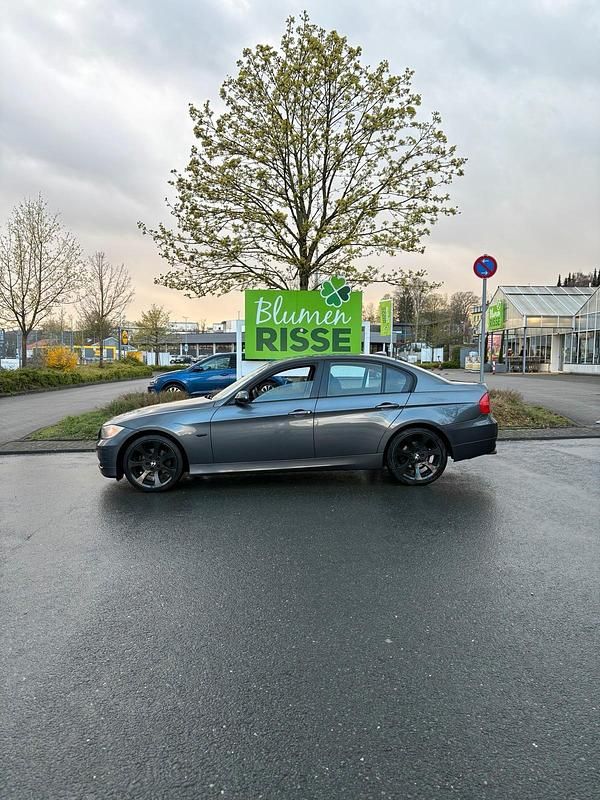 Gebraucht BMW 320 2007 Grau Limousine