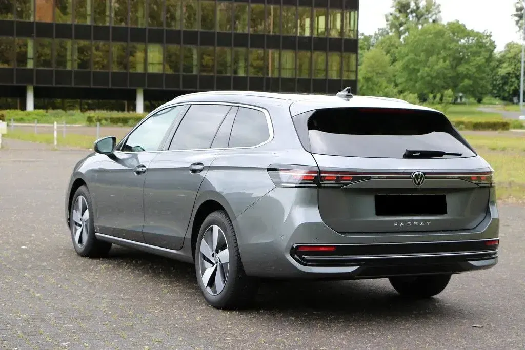 Używany VW Passat Elegance 150 KM (110 kW) 2025 Szary Kombi