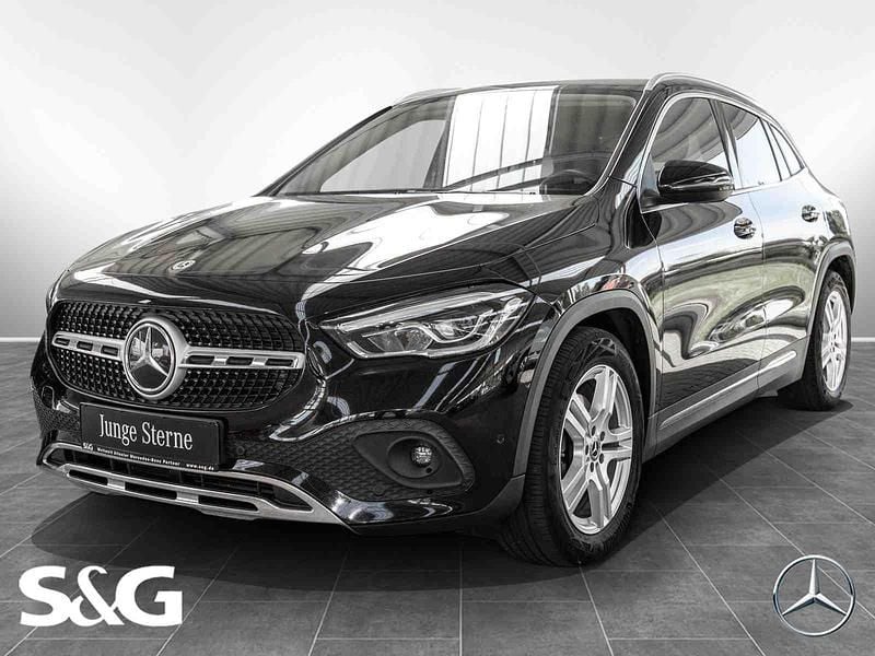 Metalliclack kosmosschwarz Gebraucht 2021 Mercedes GLA200 Progressive SUV | 27.577 € (Guter Preis) - Bild 1/4