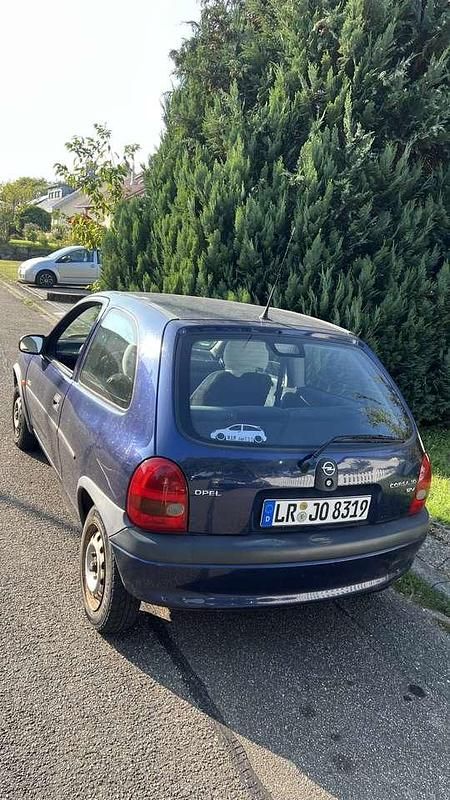 Blau Gebraucht 1999 Opel Corsa Edition Limousine | 1.300 € (Fairer Preis) - Bild 1/4