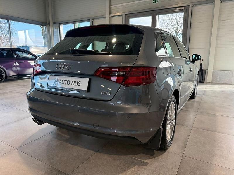 Gebraucht Audi A3 Ambiente 125 PS (91 kW) 2015 Grau Limousine