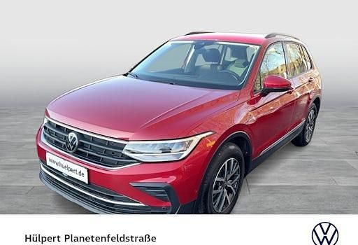 Gebraucht VW Tiguan Life 131 PS (96 kW) 2023 Rot SUV