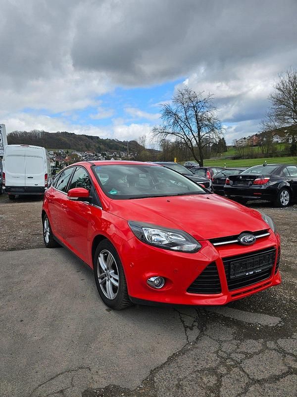 Gebraucht Ford Focus Titanium 125 PS (91 kW) 2013 Rot Kombi