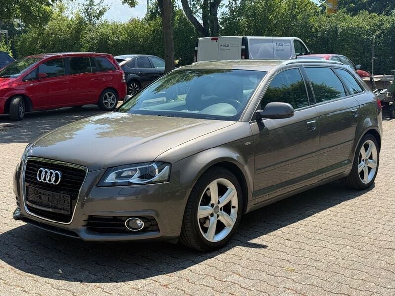 Grau Gebraucht 2012 Audi A3 Sportback S-line plus Limousine | 10.790 € (Fairer Preis) - Bild 1/4