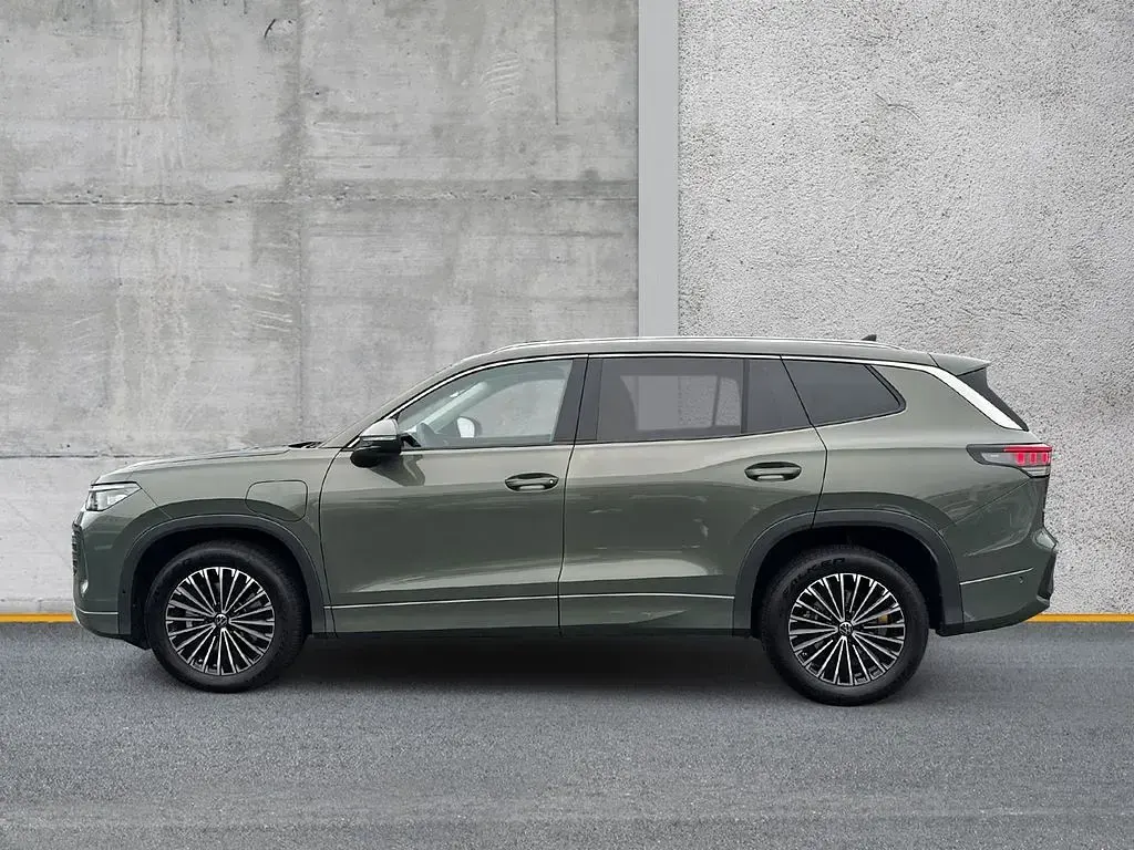 Gebraucht VW Tayron Life 204 PS (150 kW) 2025 Cipressinogrün metallic SUV