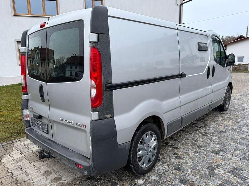 Gebraucht Opel Vivaro 114 PS (83 kW) 2014 Silber Van / Kleinbus