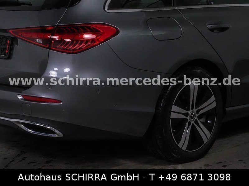 Gebraucht Mercedes C300e 204 PS (150 kW) 2024 Grau Limousine