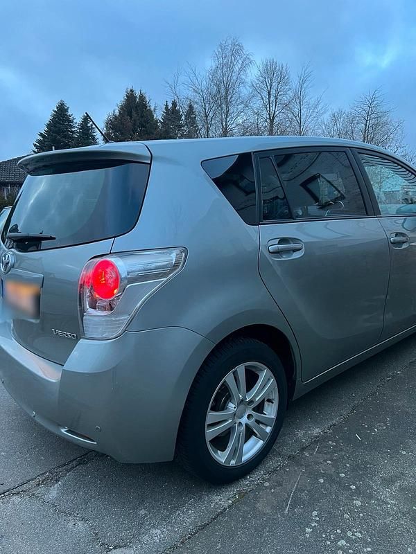 Gebraucht Toyota Verso 150 PS (110 kW) 2012 Grau Van / Kleinbus