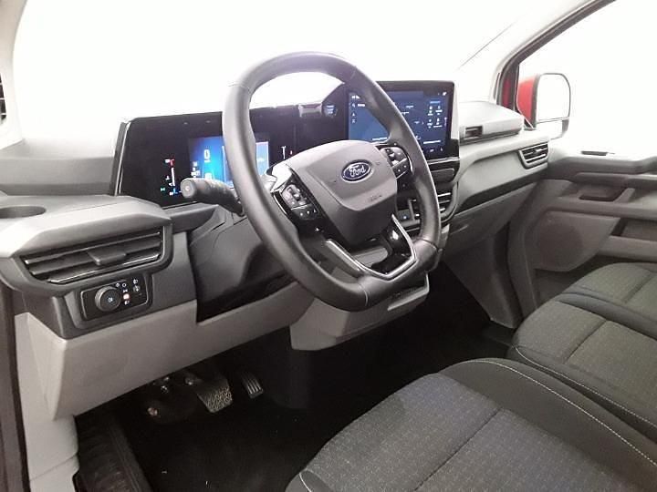 Gebraucht Ford Tourneo 136 PS (100 kW) 2025 Race red Van / Kleinbus