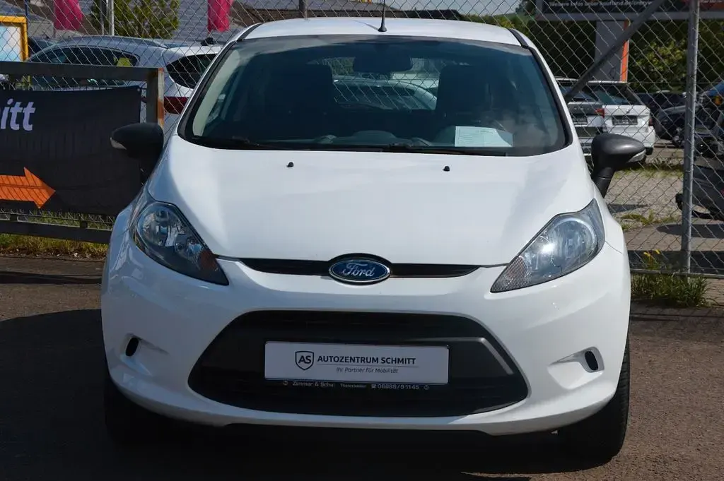 Gebraucht Ford Fiesta Ambiente 60 PS (44 kW) 2009 Weiß Limousine