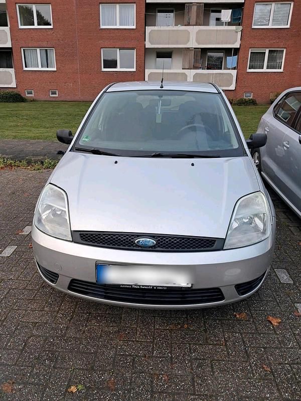 Grau Gebraucht 2005 Ford Fiesta Kleinwagen | 750 € (Guter Preis) - Bild 1/4