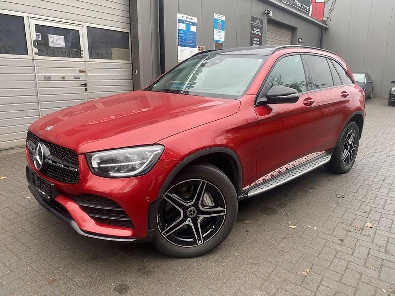 Rot Gebraucht 2021 Mercedes GLC300e AMG line SUV | 29.920 € (Guter Preis) - Bild 1/4