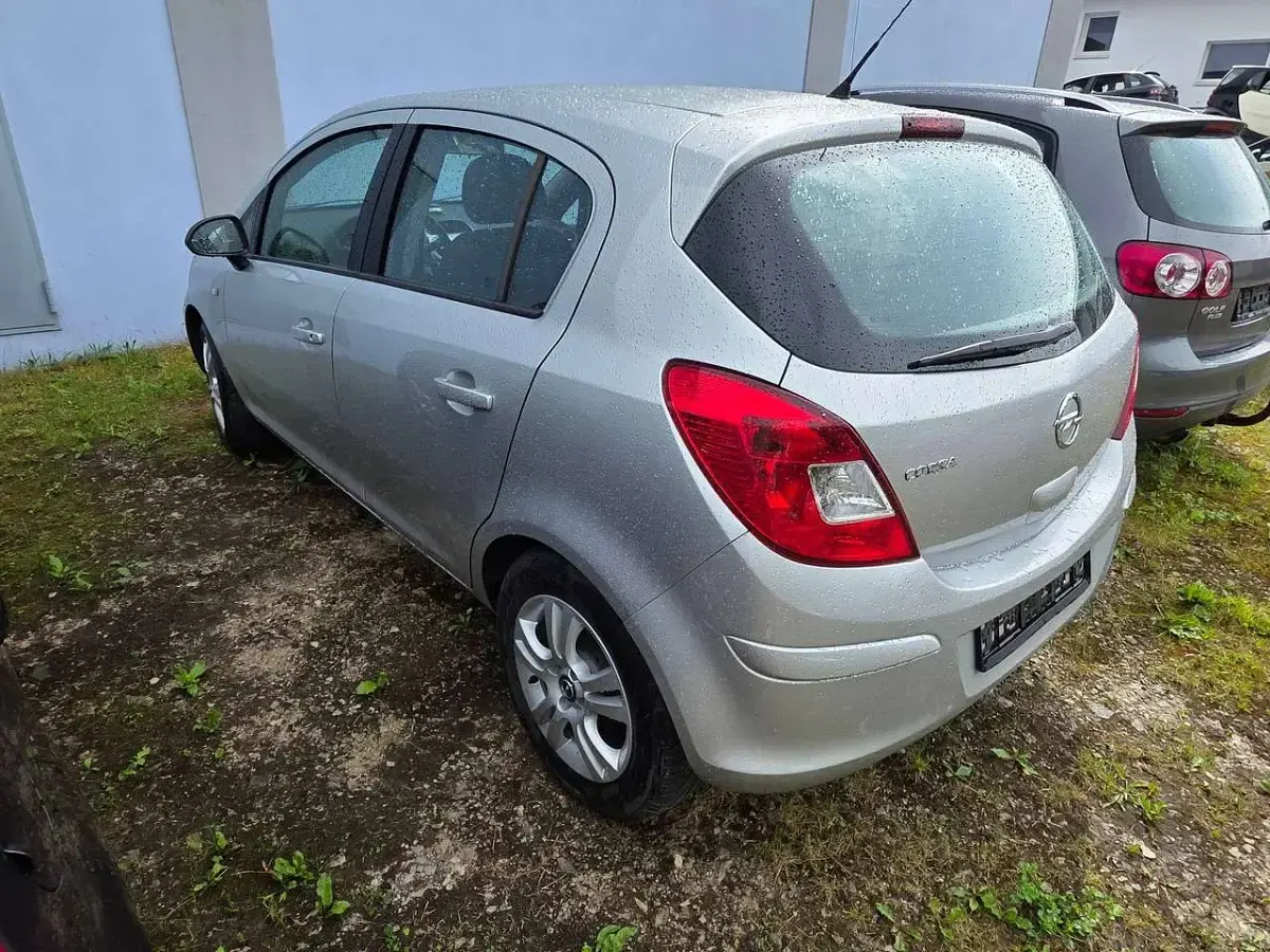 Gebraucht Opel Corsa Active 86 PS (63 kW) 2013 Silber Kleinwagen