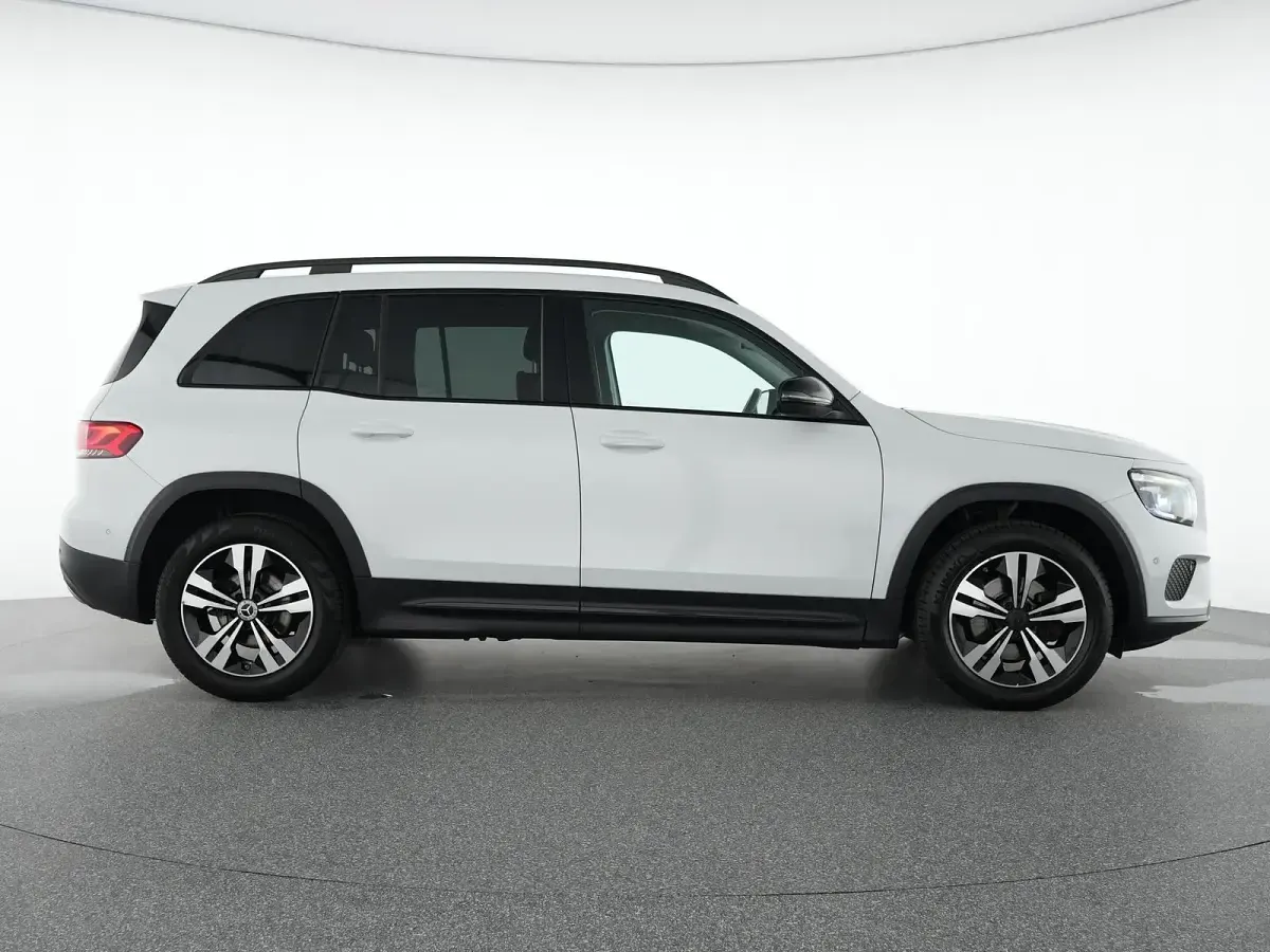 Gebraucht Mercedes GLB180 Progressive 136 PS (100 kW) 2022 Digitalweiss SUV