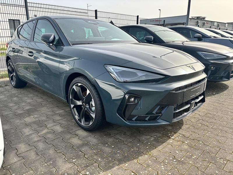 Neu Cupra Leon Basis 150 PS (110 kW) 2025 Unilackierung fjordblau Limousine