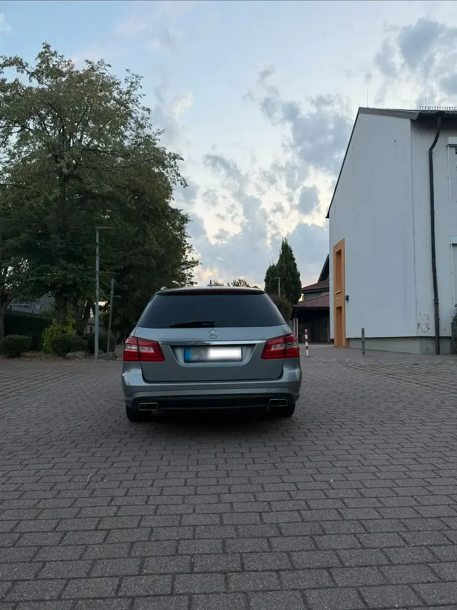 Gebraucht Mercedes E300 231 PS (169 kW) 2012 Grau Kombi