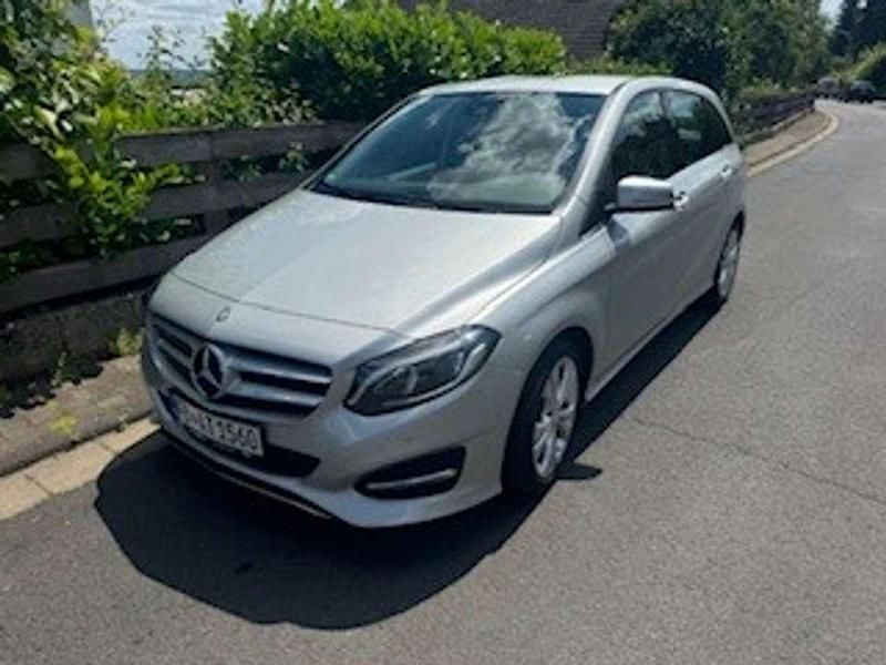 Gebraucht Mercedes B200 Style 156 PS (114 kW) 2016 Silber Van / Kleinbus