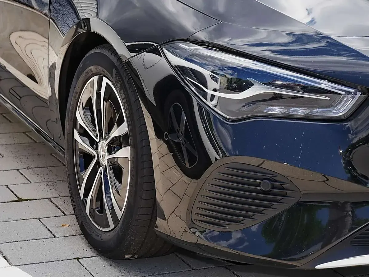 Gebraucht Mercedes CLA200 150 PS (110 kW) 2024 Kosmosschwarz Coupé