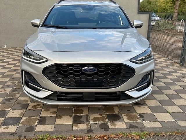 Silber Gebraucht 2025 Ford Focus ST-Line Kombi | 22.900 € (Superpreis) - Bild 1/4