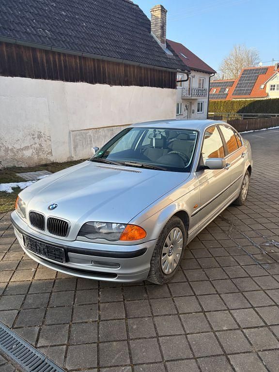 Silber Gebraucht 1998 BMW 320 Limousine | 3.400 € (Fairer Preis) - Bild 1/4