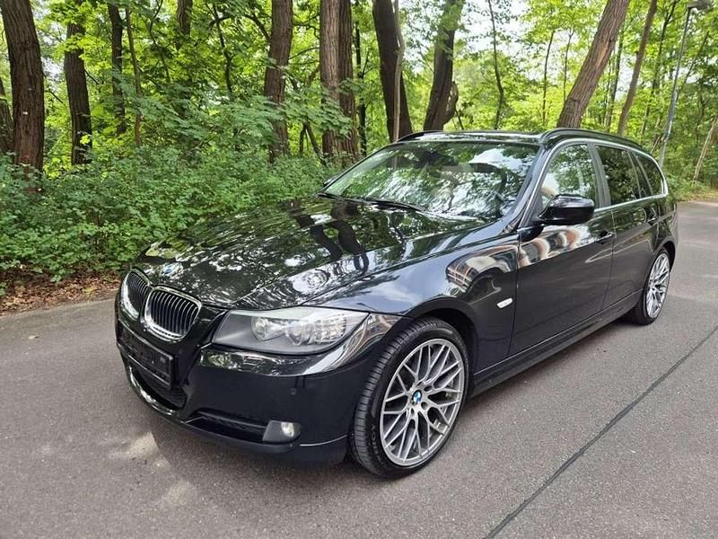 Schwarz Gebraucht 2010 BMW 330 Comfort Edition Kombi | 11.500 € (Guter Preis) - Bild 1/4