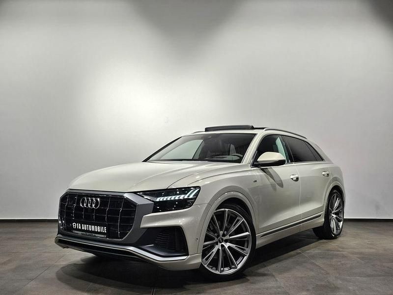 Vikunjabeige metallic (metallic) Gebraucht 2023 Audi Q8 S-Line SUV | 70.489 € (Teuer) - Bild 1/4