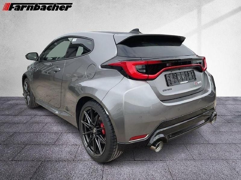 Neu Toyota Yaris 280 PS (205 kW) 2025 Precious metal Limousine