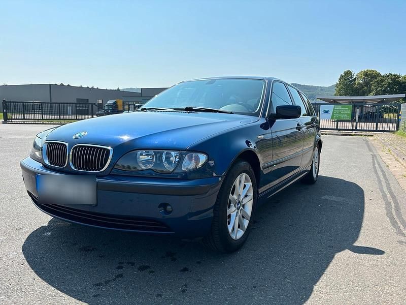 Blau Gebraucht 2004 BMW 320 Kombi | 3.400 € (Fairer Preis) - Bild 1/4
