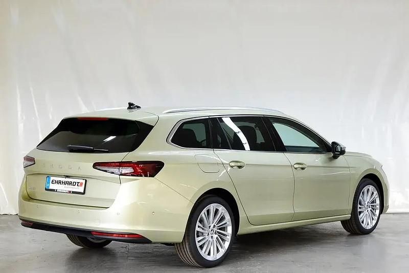 Gebraucht Skoda Superb Selection 150 PS (110 kW) 2025 Gelb Kombi