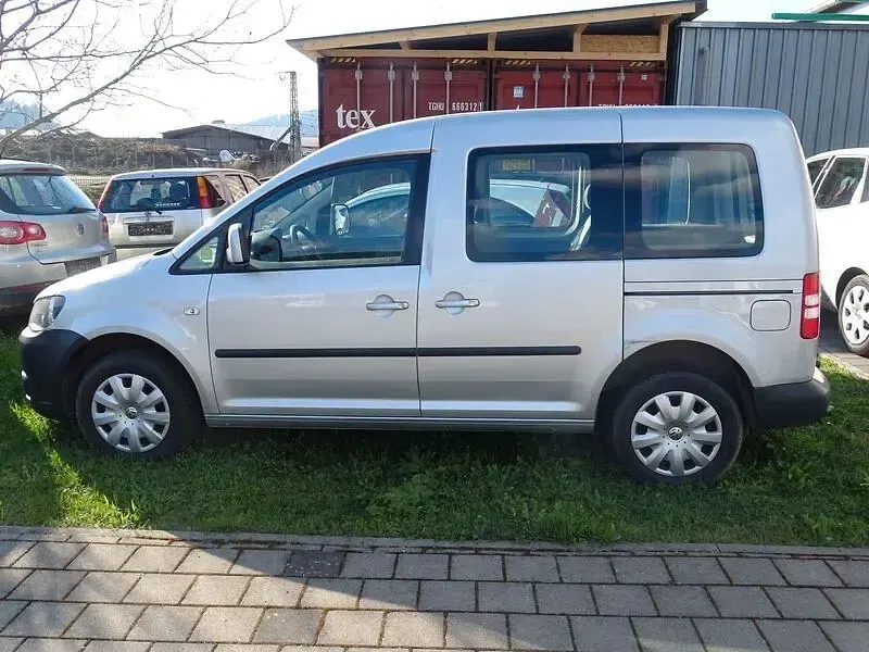 Gebraucht VW Caddy Trendline 102 PS (75 kW) 2011 Silber Van / Kleinbus