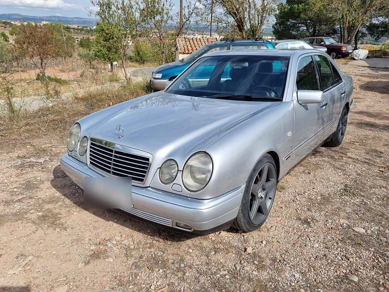 Gebraucht Mercedes E420 279 PS (205 kW) 1997 Silber Limousine