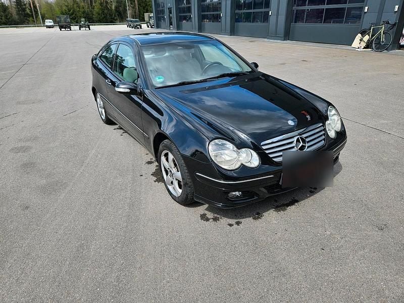 Schwarz Gebraucht 2004 Mercedes C180 Coupé | 1.200 € (Superpreis) - Bild 1/4
