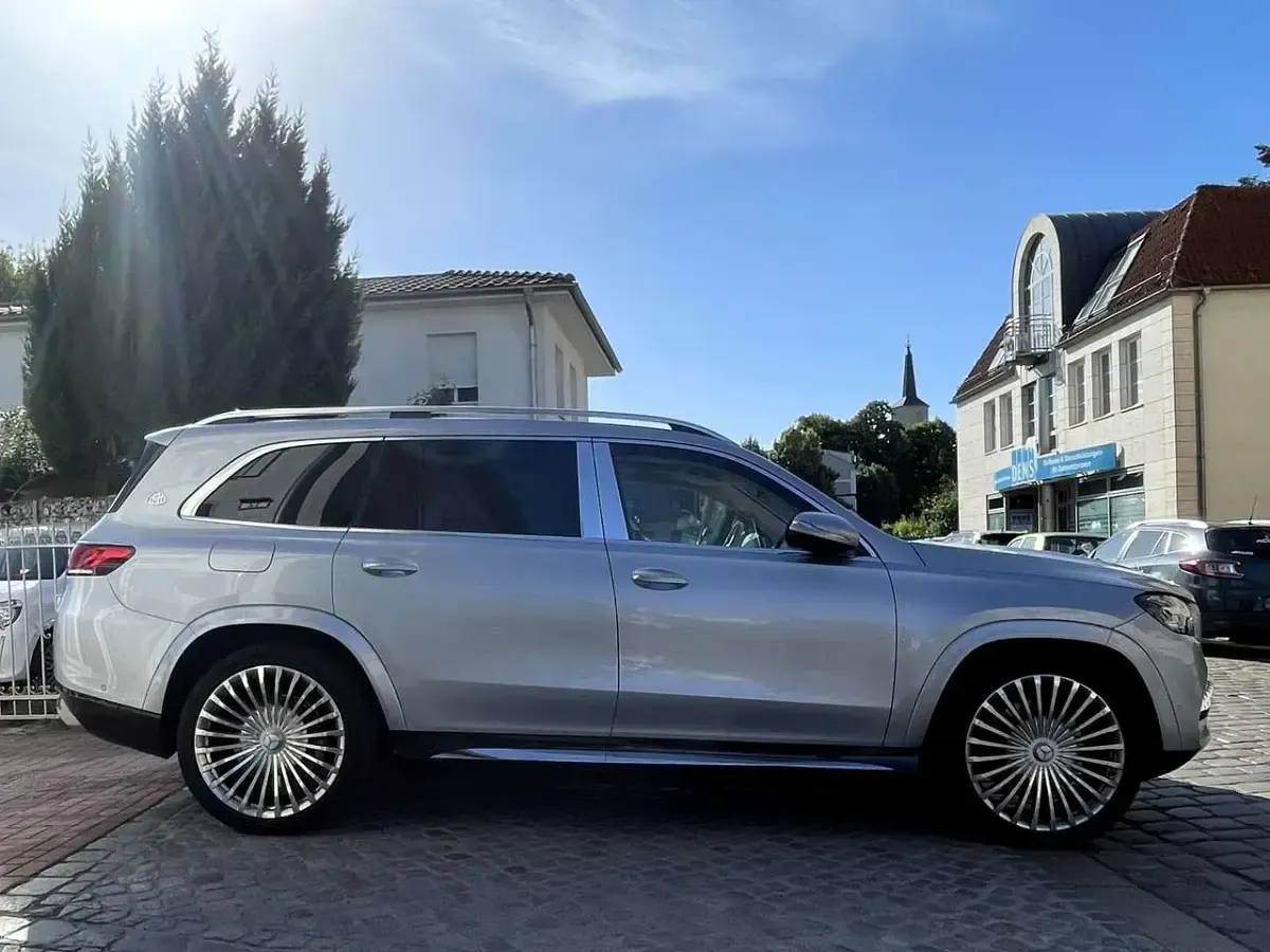 Gebraucht Mercedes GLS600 Maybach 557 PS (409 kW) 2024 Hightechsilber metallic SUV