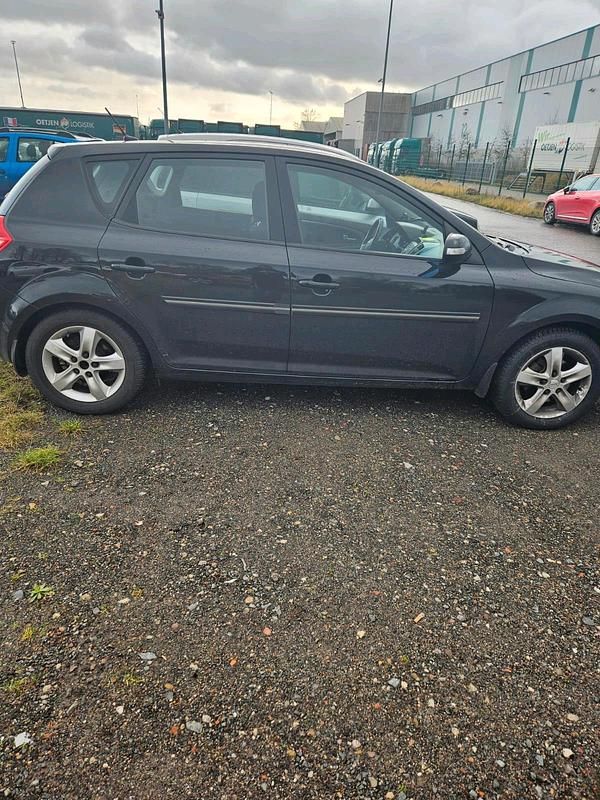 Gebraucht Kia Ceed 120 PS (88 kW) 2010 Schwarz Kleinwagen