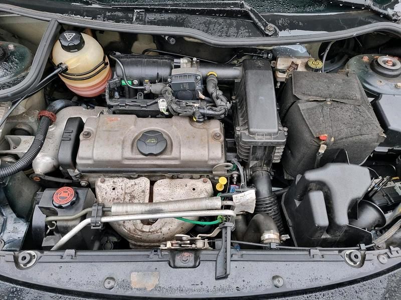 Gebraucht Peugeot 206+ 75 PS (55 kW) 2010 Schwarz Kleinwagen