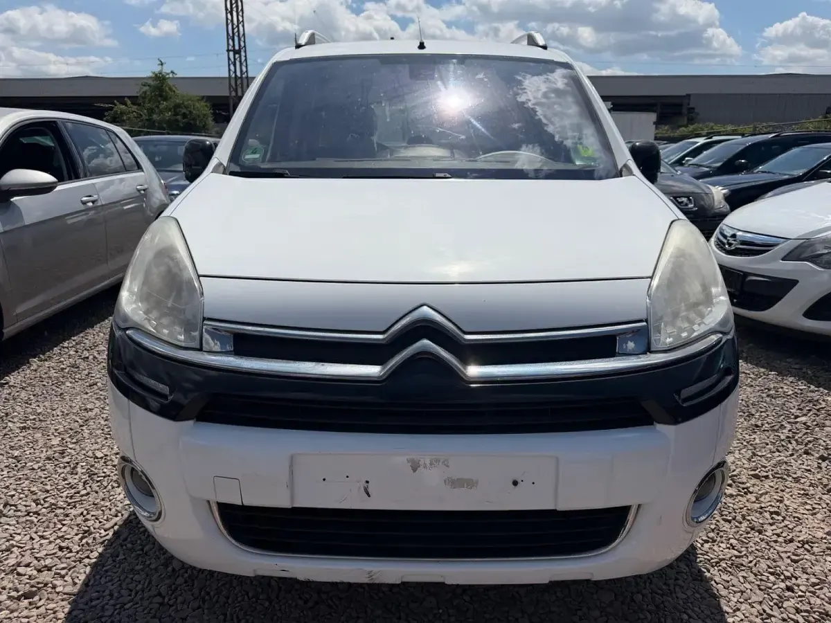Gebraucht Citroën Berlingo SELECTION 92 PS (67 kW) 2013 Weiß Van / Kleinbus