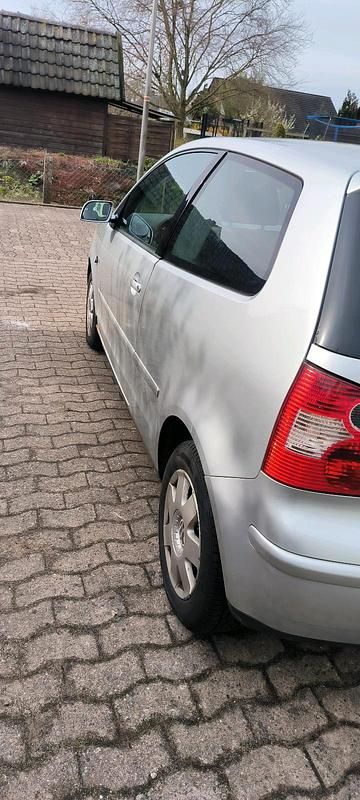 Gebraucht VW Polo 54 PS (39 kW) 2003 Silber Kleinwagen