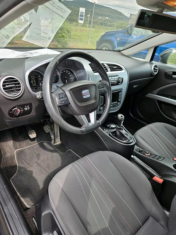 Second-hand Seat Leon 105 CP (77 kW) 2011 Negru Hatchback