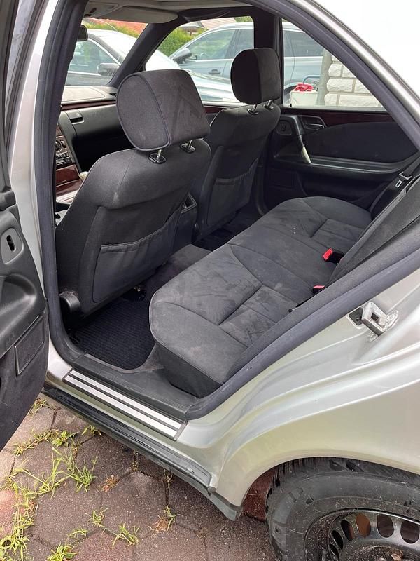 Gebraucht Mercedes E230 150 PS (110 kW) 1996 Silber Limousine