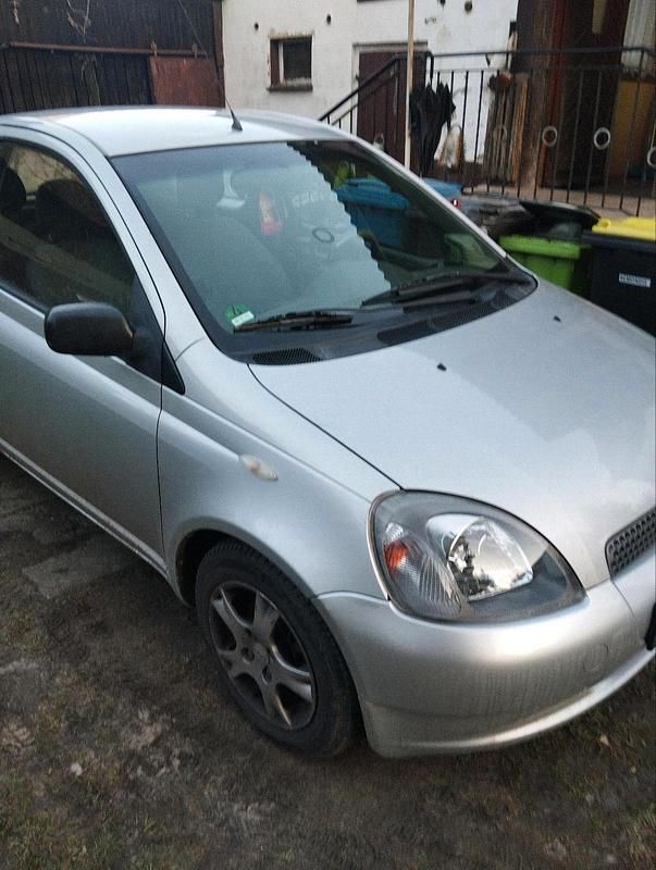Gebraucht Toyota Yaris 68 PS (50 kW) 2000 Silber Kleinwagen