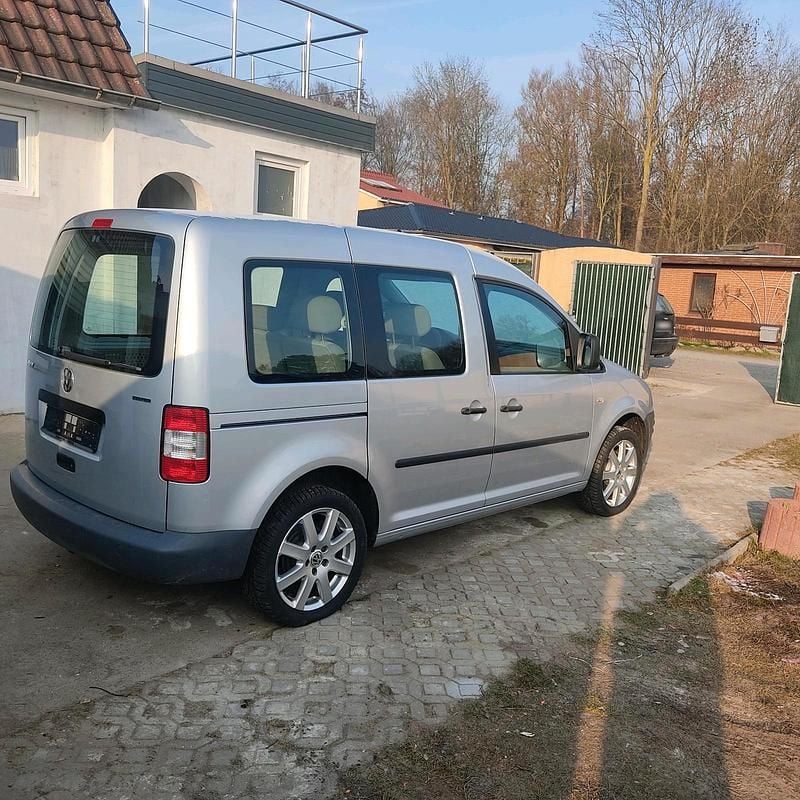 Second-hand VW Caddy 109 CP (80 kW) 2009 Argintiu Monovolum