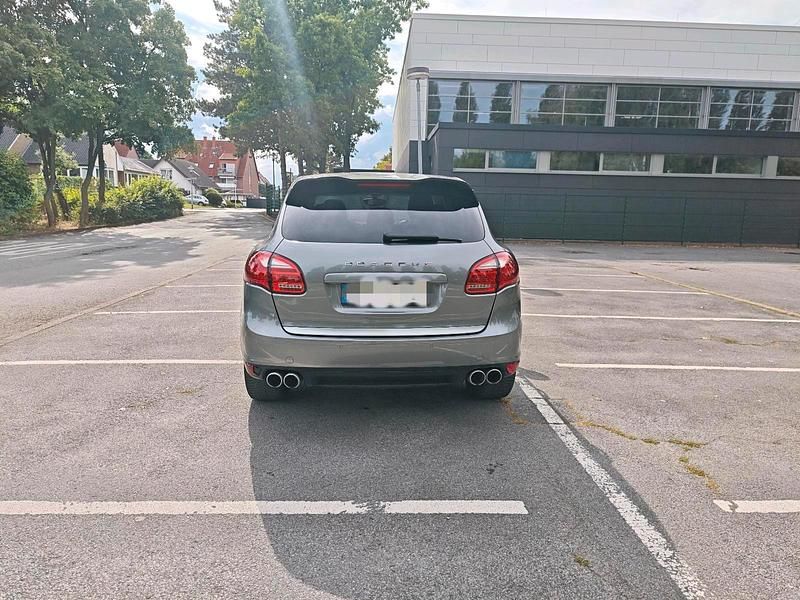 Grau Gebraucht 2011 Porsche Cayenne SUV | 13.500 € (Superpreis) - Bild 1/4