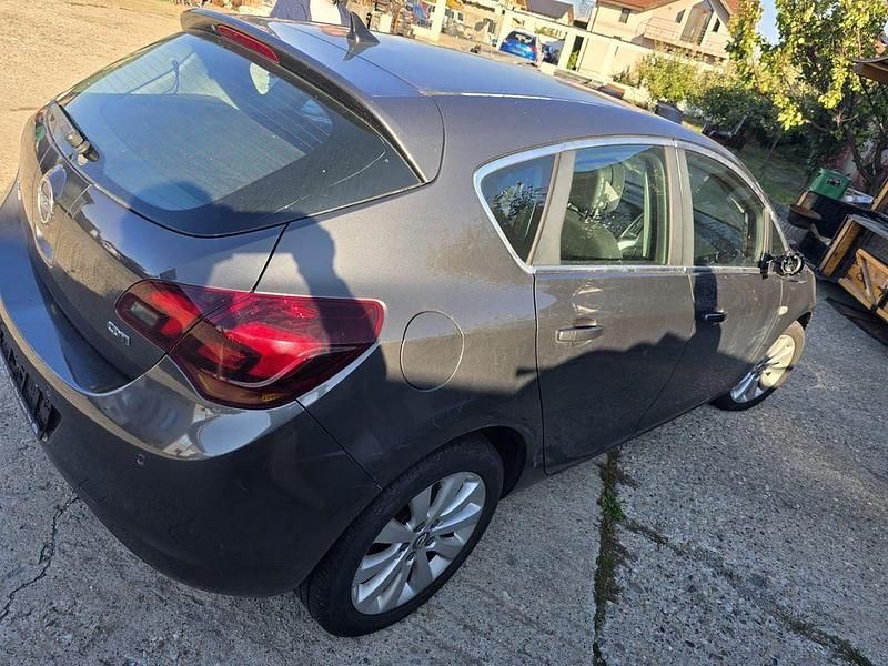 Gebraucht Opel Astra 110 PS (80 kW) 2011 Grau Limousine