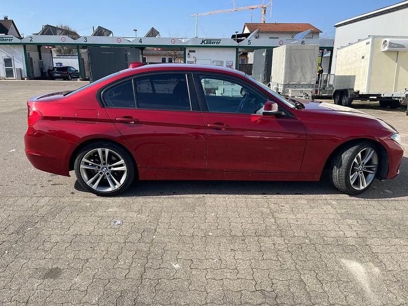 Usata BMW 318 143 CV (105 kW) 2014 Rosso Berlina