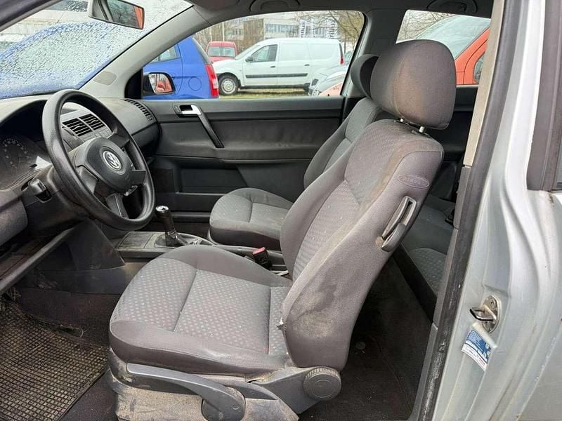 Second-hand VW Polo 75 CP (55 kW) 2003 Argintiu Hatchback